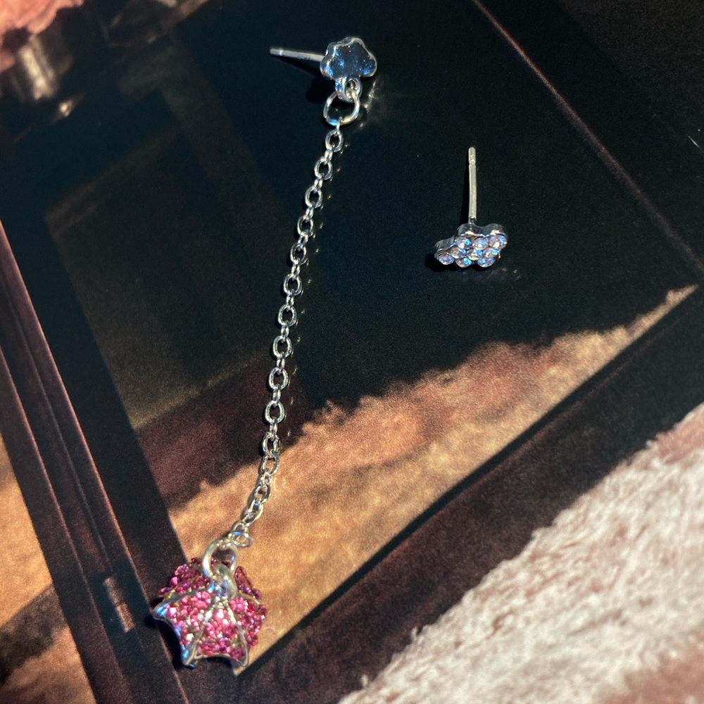 Asymmetrical Umbrella Cloud Sterling Silver Stud - Picture 3 of 4